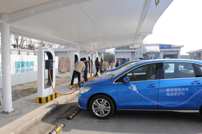 上海新能源汽车销量破4万辆 建成充电桩1.6万个